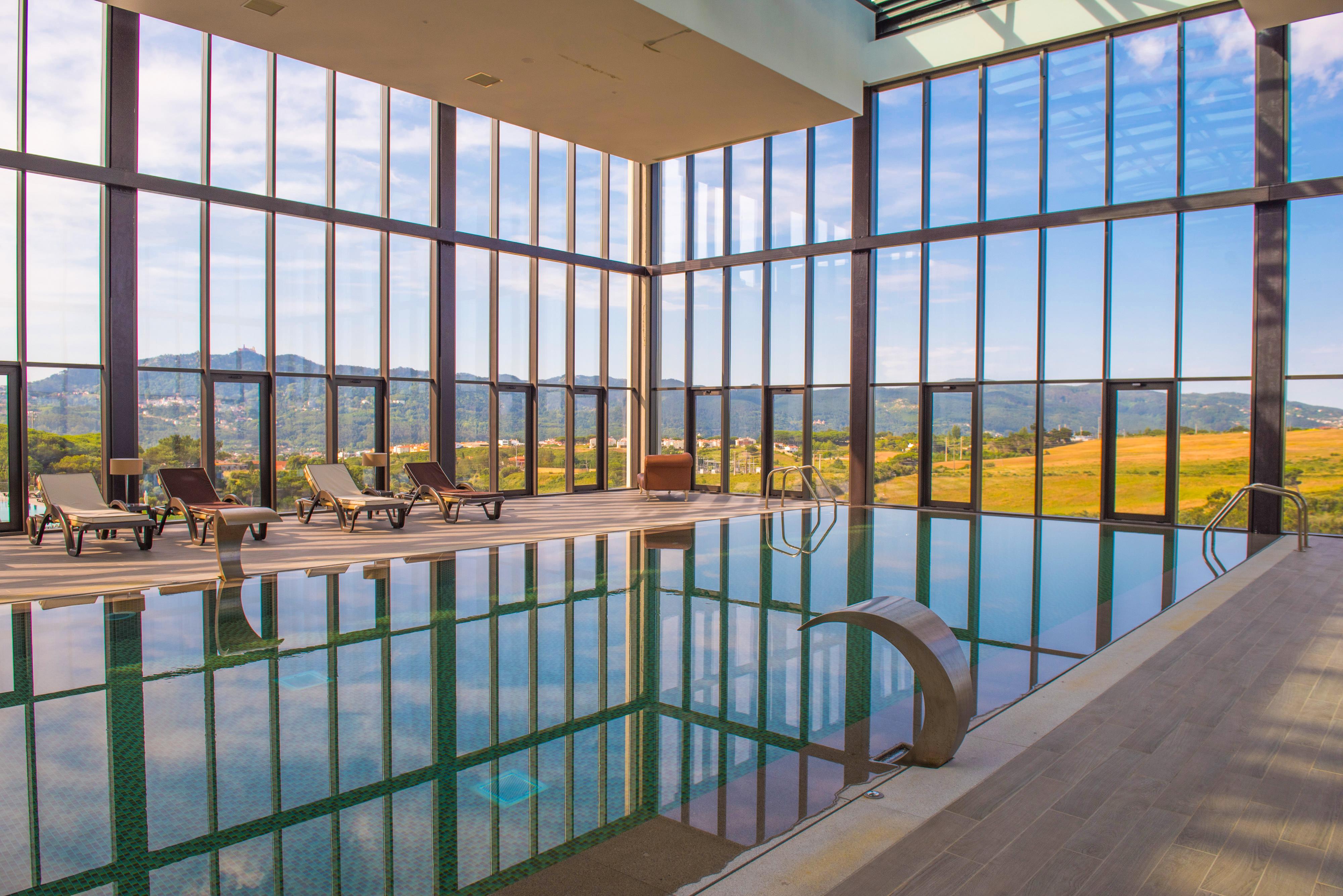 ヴィラ ガーレ シントラ エクステリア 写真 The indoor pool at the Hotel