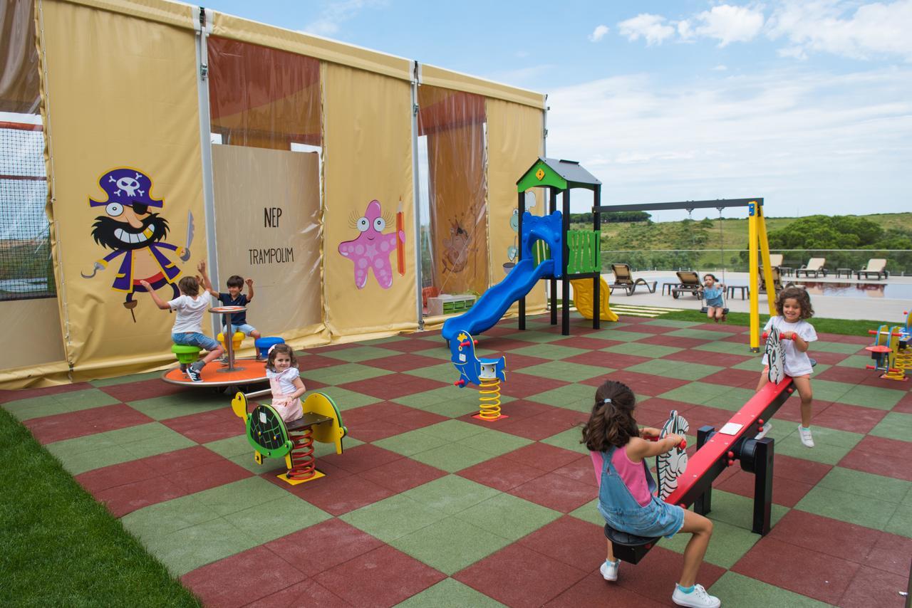 ヴィラ ガーレ シントラ エクステリア 写真 Playground at the campsite