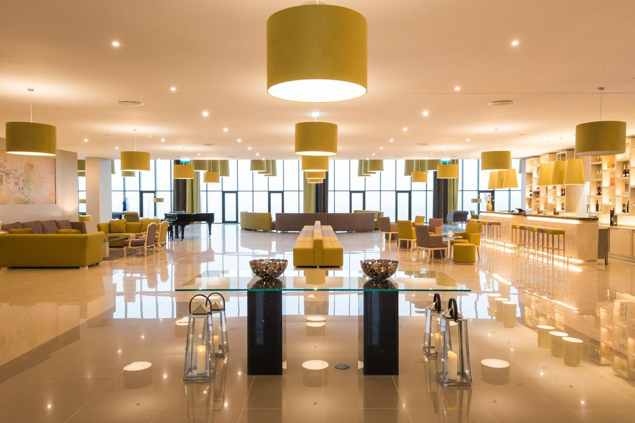 ヴィラ ガーレ シントラ エクステリア 写真 The lounge at the airport