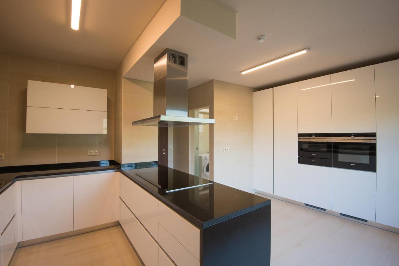 ヴィラ ガーレ シントラ エクステリア 写真 A modern kitchen